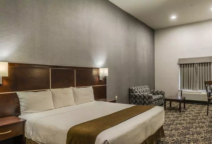 Woodbine Hotel & Suites