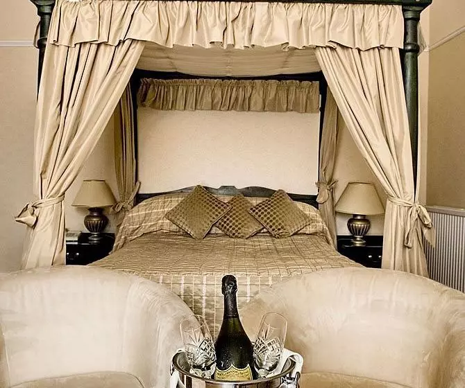 בית מלון כפרי The Grove House