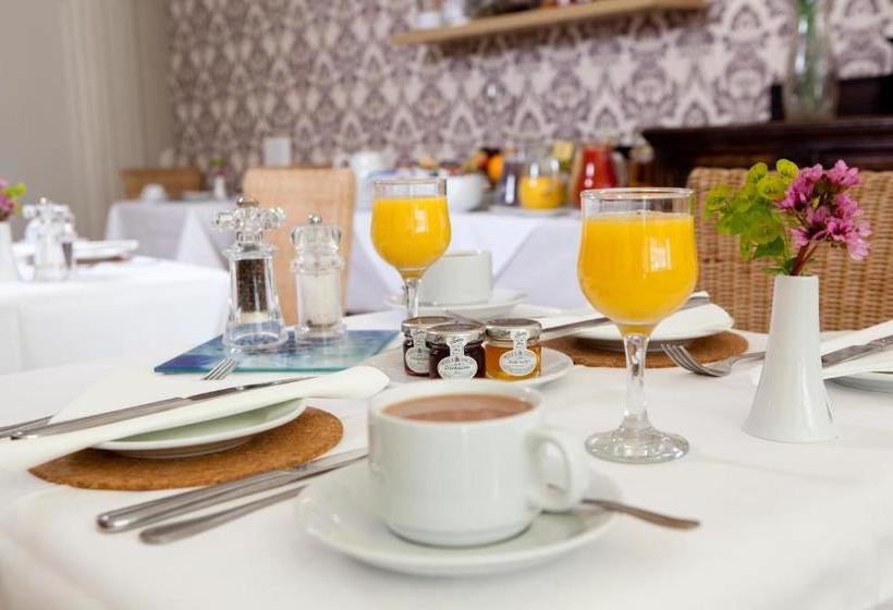 The Longcross Hotel And Gardens