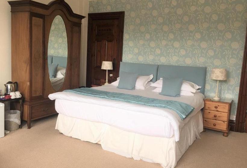 The Longcross Hotel And Gardens