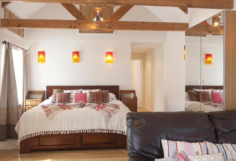 The Longcross Hotel And Gardens