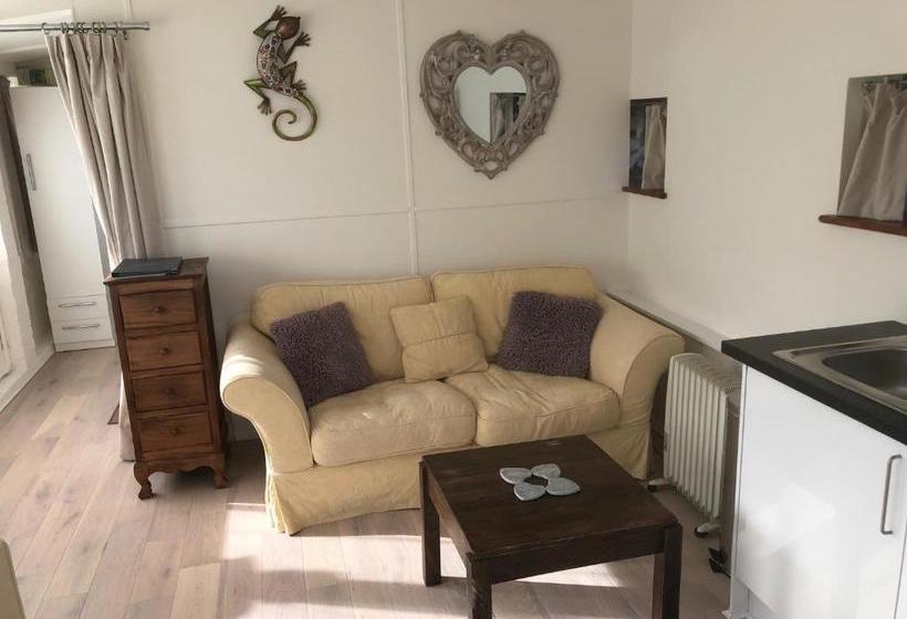 The Longcross Hotel And Gardens