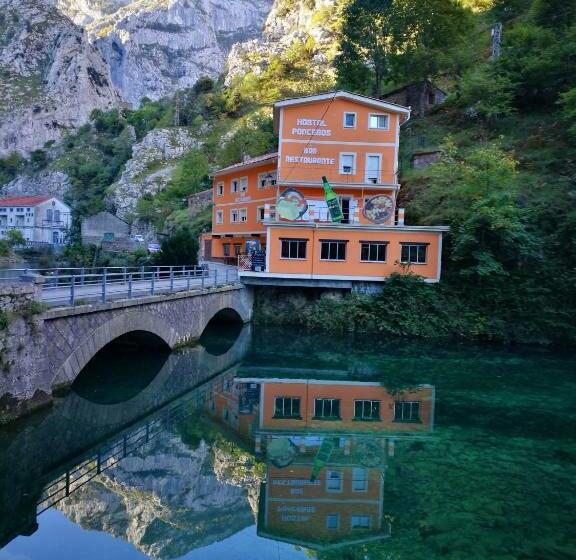 펜션 Hostal Poncebos