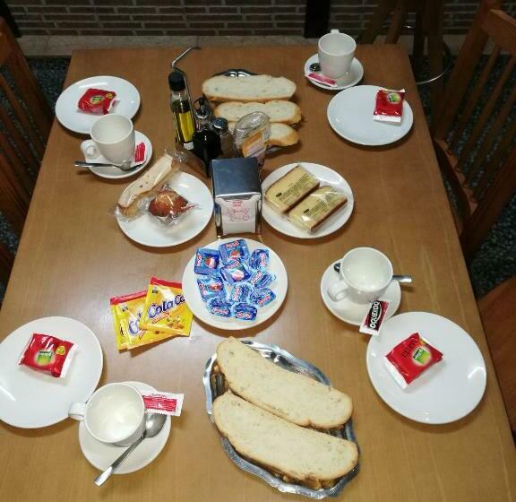 펜션 Hostal Poncebos