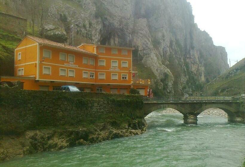 펜션 Hostal Poncebos