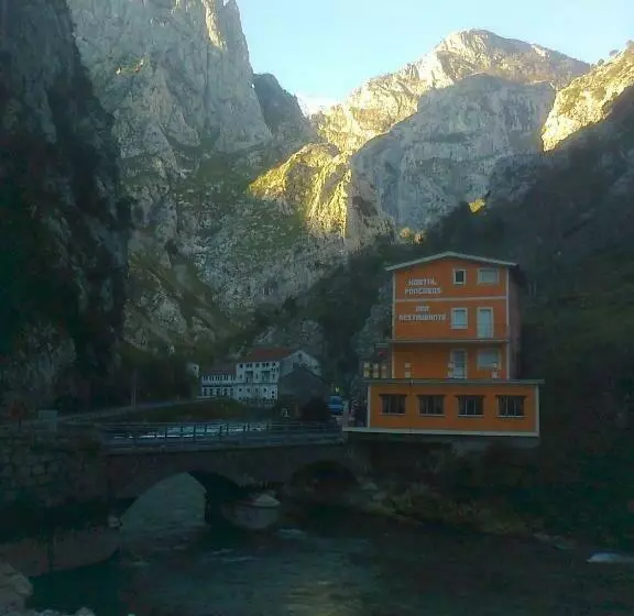 Majatalo Hostal Poncebos