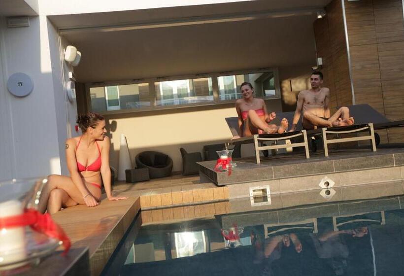 Отель Admiral Park