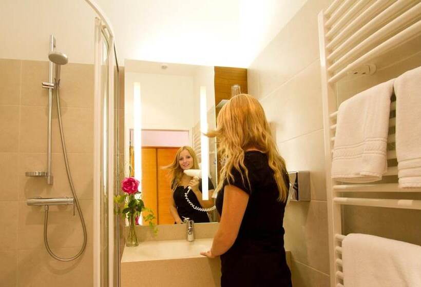 فندق Lava Inn   24 H Check In   Nähe Lkh, Landeskrankenhaus, Feldbach