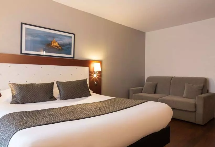 Отель The Originals Boutique, Hôtel Le Lion D'or, Fougères Ouest