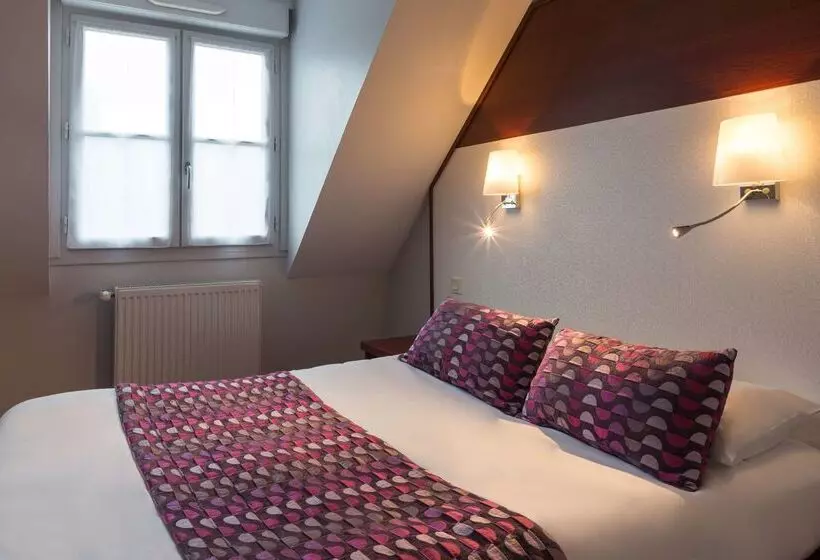 Отель The Originals Boutique, Hôtel Le Lion D'or, Fougères Ouest