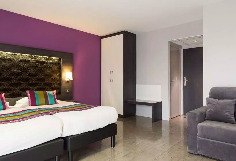 Отель The Originals Boutique, Hôtel Le Lion D'or, Fougères Ouest