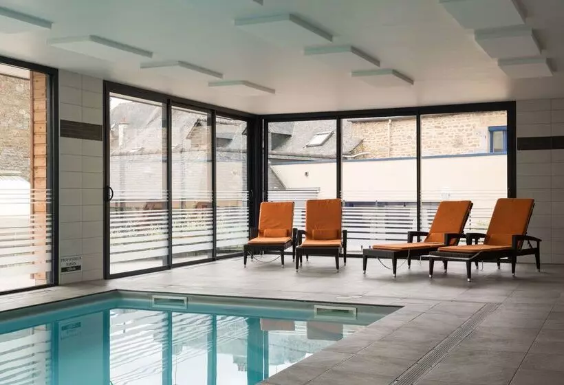 Отель The Originals Boutique, Hôtel Le Lion D'or, Fougères Ouest