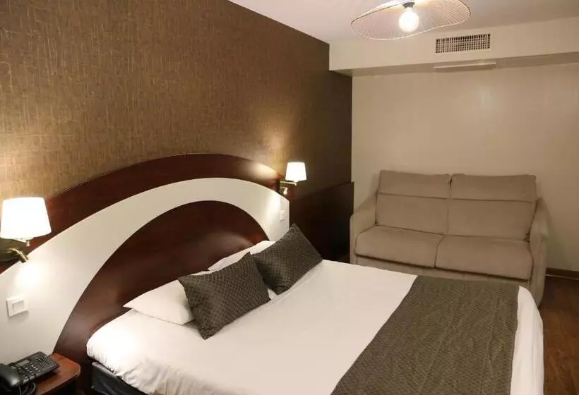 Отель The Originals Boutique, Hôtel Le Lion D'or, Fougères Ouest