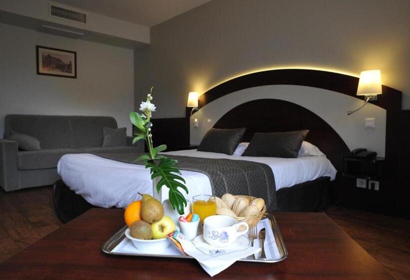 酒店 The Originals Boutique, Hôtel Le Lion D'or, Fougères Ouest