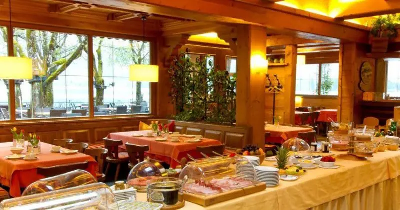 Hotelli Weisser Hirsch