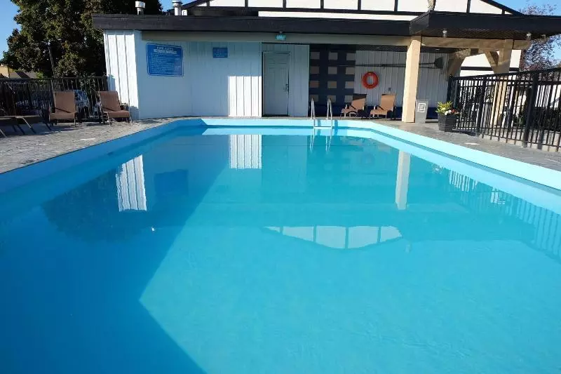 فندق على الطريق Oasis Inn