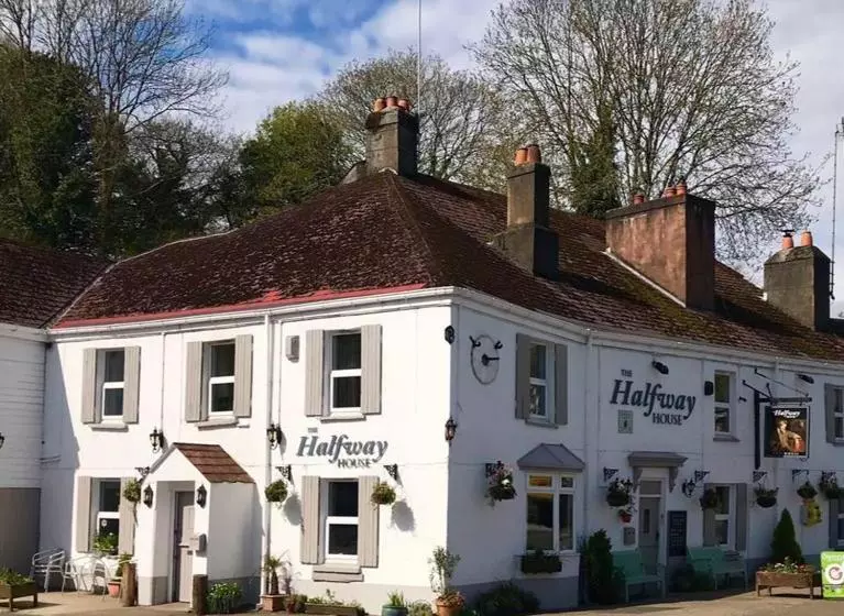 ベッドアンドブレックファースト The Halfway House Pub And Kitchen