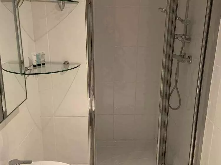 ベッドアンドブレックファースト The Halfway House Pub And Kitchen