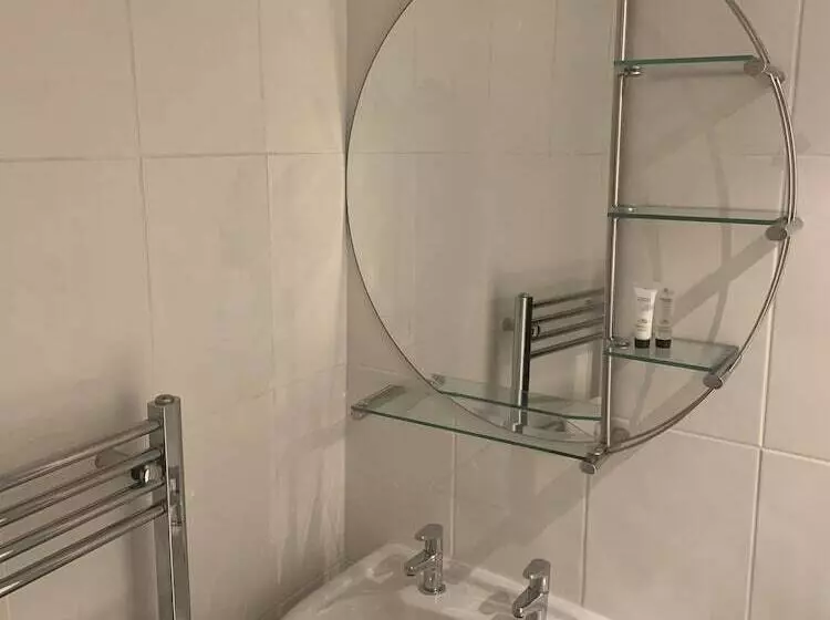 ベッドアンドブレックファースト The Halfway House Pub And Kitchen