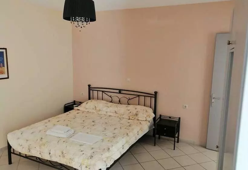 Hotelli Eugenia Studios