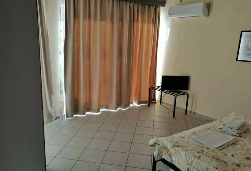 Hotelli Eugenia Studios