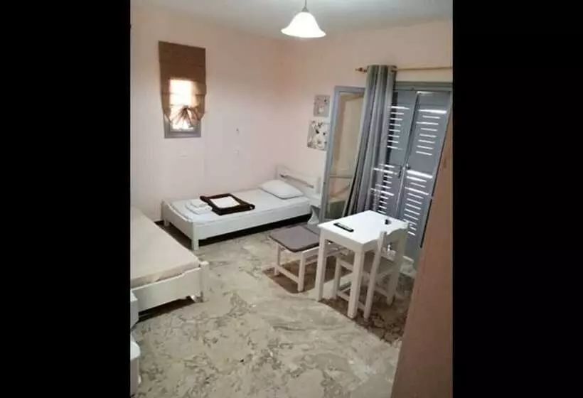 Hotelli Eugenia Studios