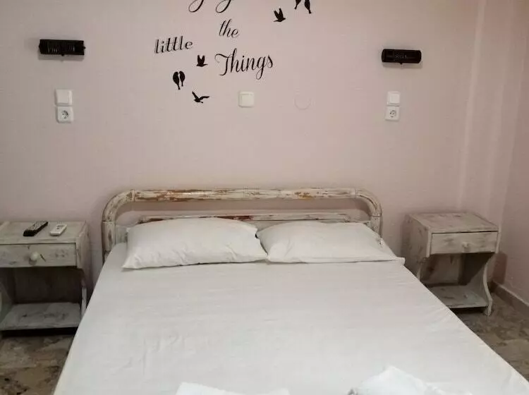 Hotelli Eugenia Studios