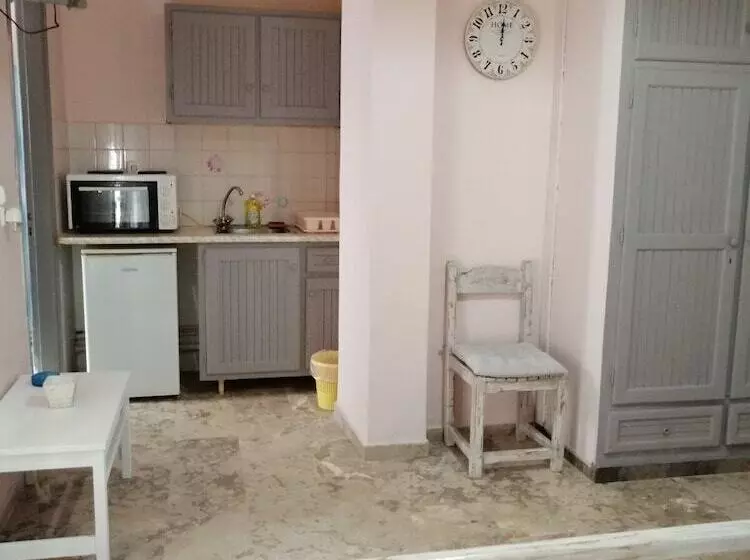 Hotelli Eugenia Studios