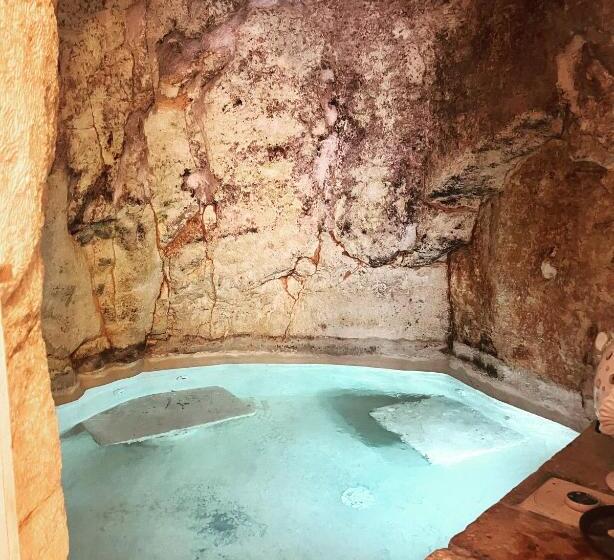 Bed and Breakfast Grotta Carlotta