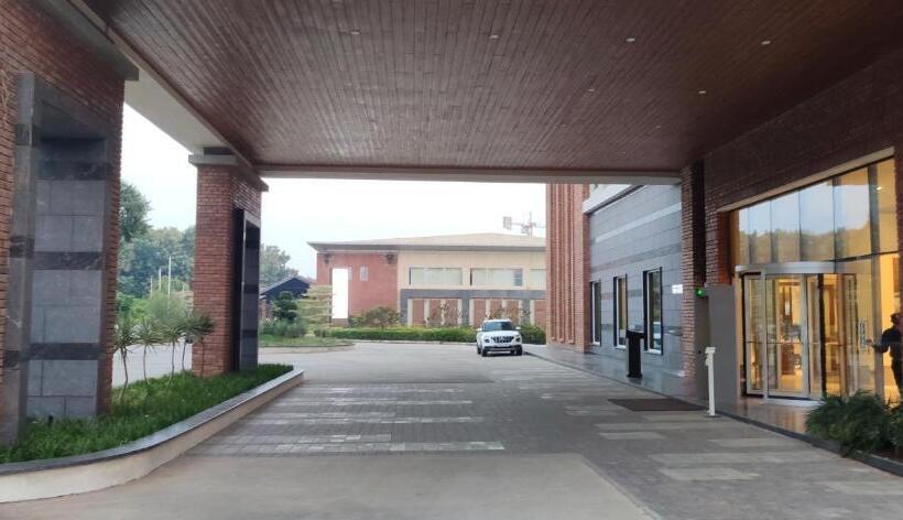 فندق Manjeera Sarovar Premiere