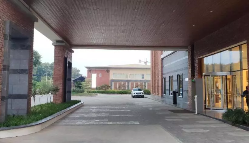 ホテル Manjeera Sarovar Premiere