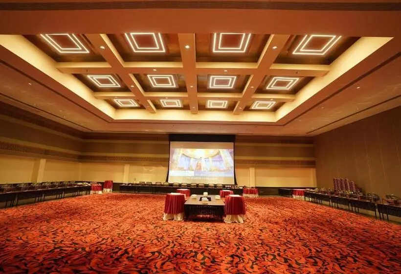 ホテル Manjeera Sarovar Premiere