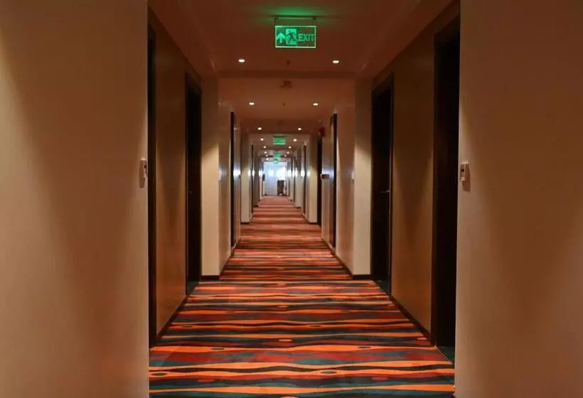 ホテル Manjeera Sarovar Premiere