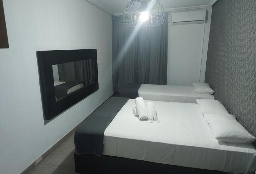 پانسیون Hostal Andrea