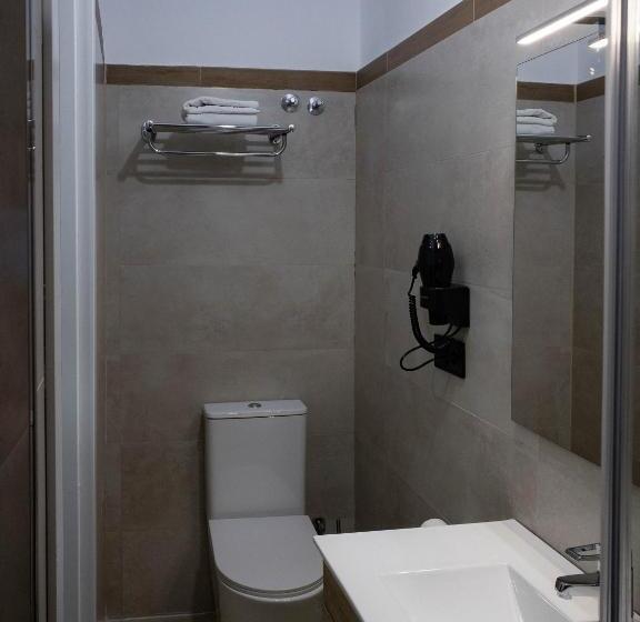 پانسیون Hostal Andrea