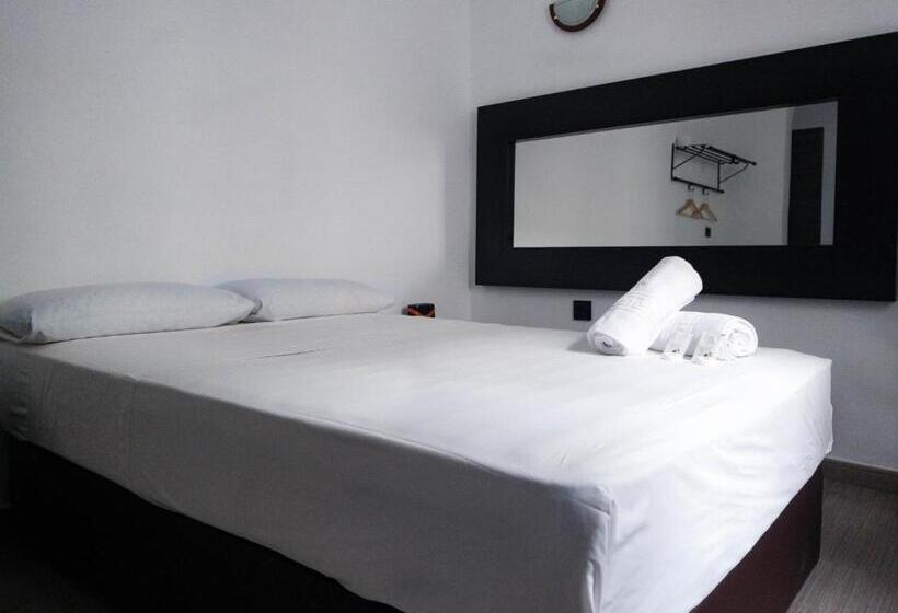 پانسیون Hostal Andrea