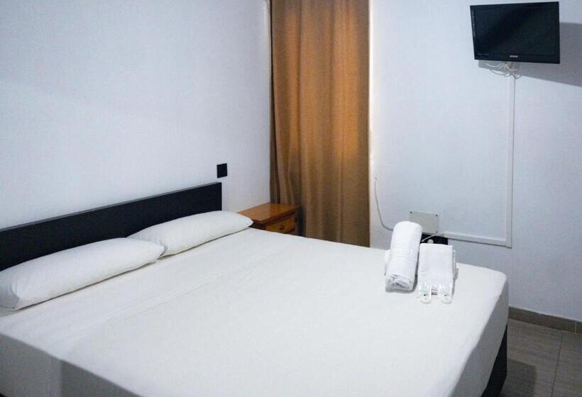 پانسیون Hostal Andrea