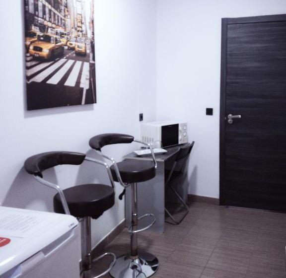 پانسیون Hostal Andrea