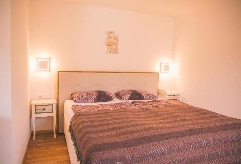 بنسيون Nefer, Haus