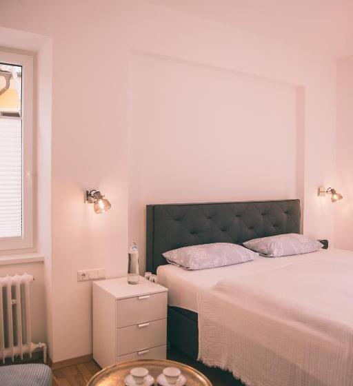 بنسيون Nefer, Haus