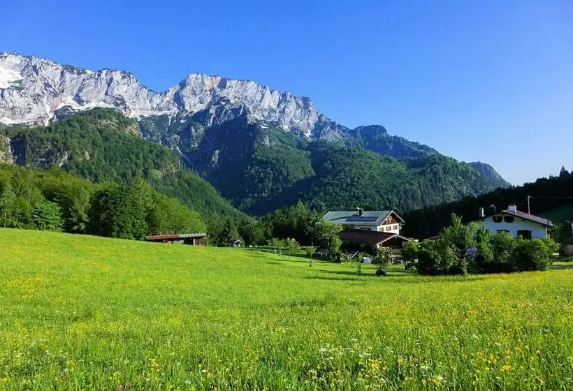 Hotelli Berghof Lippenlehen