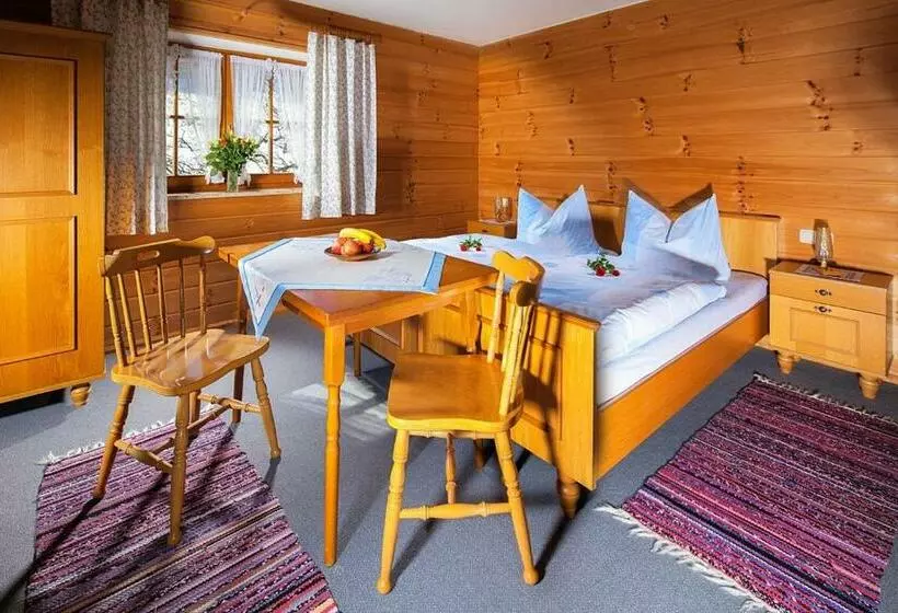 Hotelli Berghof Lippenlehen