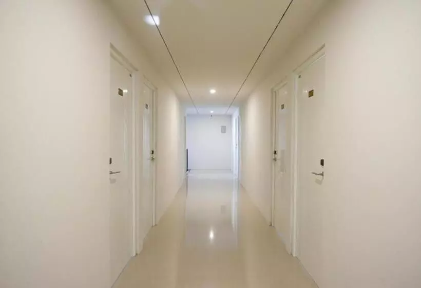 Hotelli Reddoorz Plus Near Solo Baru