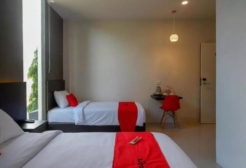 Hotelli Reddoorz Plus Near Solo Baru