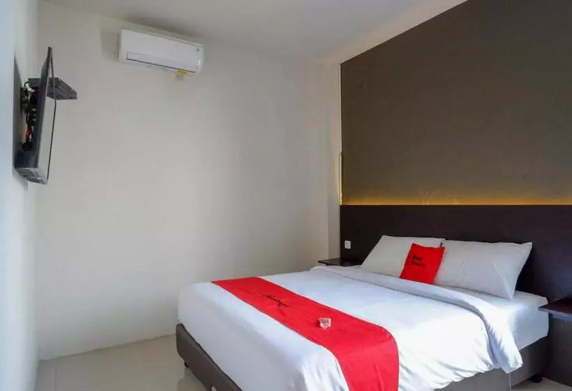 Hotelli Reddoorz Plus Near Solo Baru