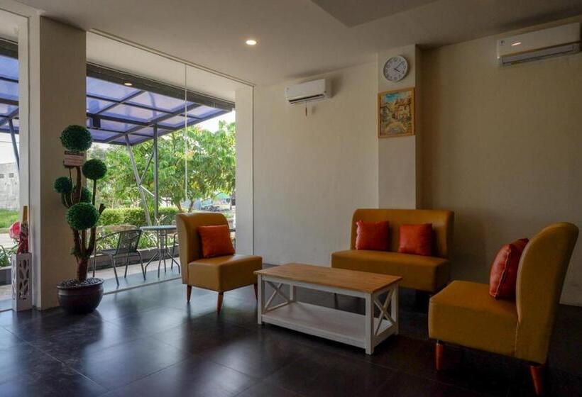 Hotel Reddoorz Plus Near Solo Baru