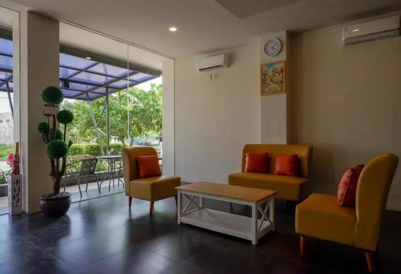 Hotelli Reddoorz Plus Near Solo Baru