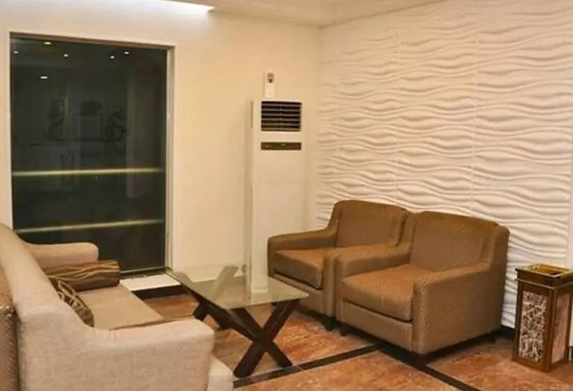 پانسیون Room In Lodge   De Brass Suites