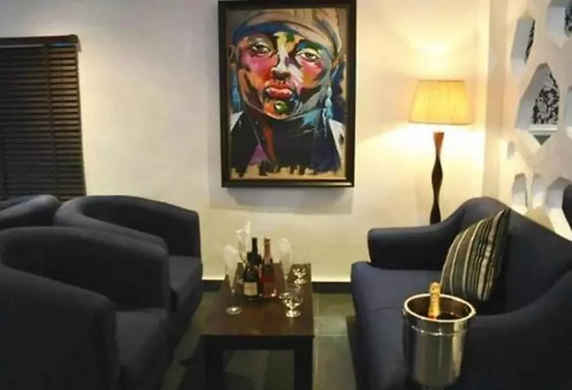 پانسیون Room In Lodge   De Brass Suites