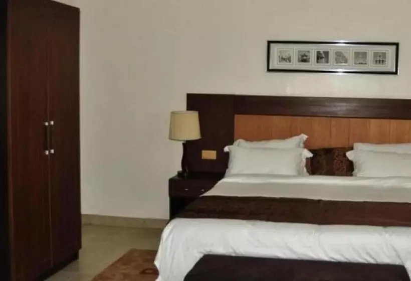 پانسیون Room In Lodge   De Brass Suites